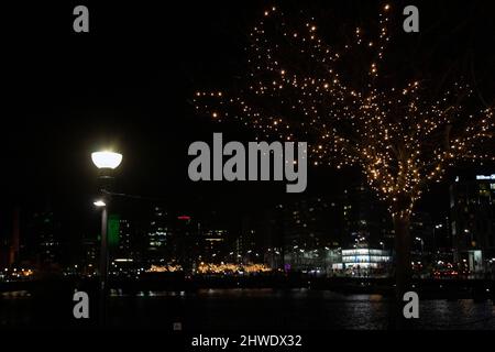Il Royal Albert Dock, Liverpool di notte, Inghilterra Regno Unito Foto Stock