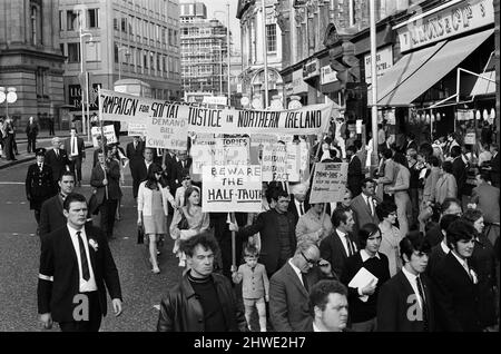 la marcia irlandese per i diritti civili a Victoria Square, Birmingham. 5th ottobre 1969. Foto Stock