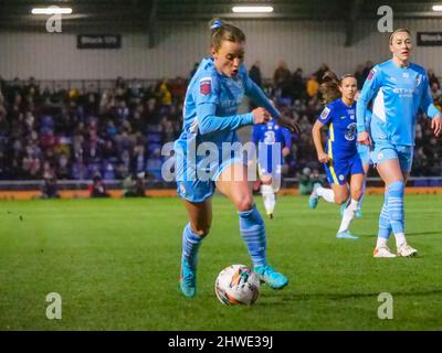 Wimbledon, Londra, Regno Unito. 05th Mar 2022. Hayley Raso (13 - Manchester City Women) gioca la palla nella partita tra Chelsea Women e Manchester City Women nella finale 2022 della fa Women's Continental Tires League Cup al Cherry Red Records Stadium, Plow Lane, Wimbledon il 5th marzo 2022 Claire Jeffrey/SPP Credit: SPP Sport Press Photo. /Alamy Live News Foto Stock