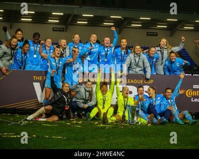 Wimbledon, Londra, Regno Unito. 05th Mar 2022. I vincitori della League Cup Manchester City dopo la partita tra Chelsea Women e Manchester City Women nella finale della fa Women's Continental Tires League Cup 2022 al Cherry Red Records Stadium, Plow Lane, Wimbledon il 5th marzo 2022 Claire Jeffrey/SPP Credit: SPP Sport Press Photo. /Alamy Live News Foto Stock