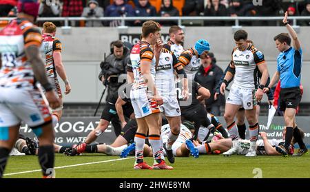 Londra, Regno Unito. 05th Mar 2022. Tom Woolenscroft di Saracens prende la palla oltre la linea per Saracens 5th prova del pomeriggio durante la Gallagher Premiership Rugby match tra Saracens e Leicester Tigers allo StoneX Stadium di Londra, Inghilterra il 5 marzo 2022. Foto di Phil Hutchinson. Solo per uso editoriale, licenza richiesta per uso commerciale. Nessun utilizzo nelle scommesse, nei giochi o nelle pubblicazioni di un singolo club/campionato/giocatore. Credit: UK Sports Pics Ltd/Alamy Live News Foto Stock