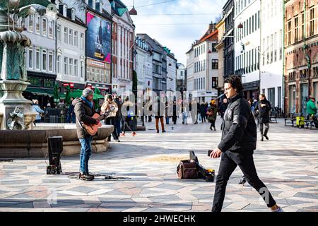 Vista sulla strada presso la Stork Fountain di Copenhagen, Danimarca Foto Stock