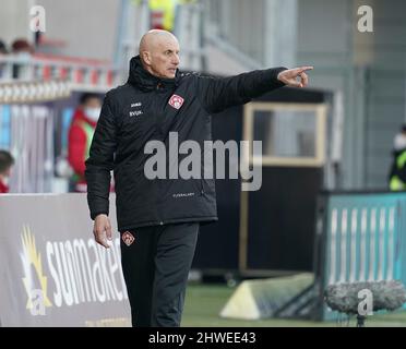 Wiesbaden, Germania. 05th Mar 2022. 05.03.2022, Brita Arena, Wiesbaden, GER, 3rd Division, SV Wehen Wiesbaden vs FC Kickers Wurzburg, le normative DFL vietano l'uso di fotografie come sequenze di immagini e/o quasi-video. Nella vettura Ralf Santelli (Würzburg) Credit: dpa/Alamy Live News Foto Stock