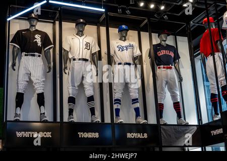 Il negozio di punta della Major League Baseball al Rockefeller Center, New York City, USA Foto Stock
