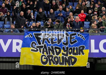 Rotterdam, Paesi Bassi. 05th Mar 2022. Rotterdam - Feyenoord sostenitori prima della partita tra Feyenoord e FC Groningen a de Kuip il 5 marzo 2022 a Rotterdam, Paesi Bassi. (Box to Box Pictures/Yannick Verhoeven) Credit: Box to box pictures/Alamy Live News Foto Stock