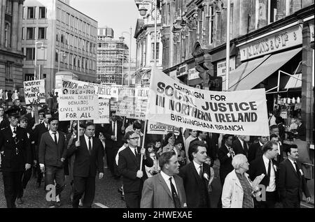 la marcia irlandese per i diritti civili a Victoria Square, Birmingham. 5th ottobre 1969. Foto Stock