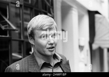 Jon Voight, attore e protagonista del nuovo rilascio, Midnight Cowboy, (Autumn UK Release), ha illustrato a piedi la città. 11th luglio 1969. L'attore è a Londra per alcuni giorni, per i colloqui sul suo prossimo film, il rivoluzionario. Foto Stock