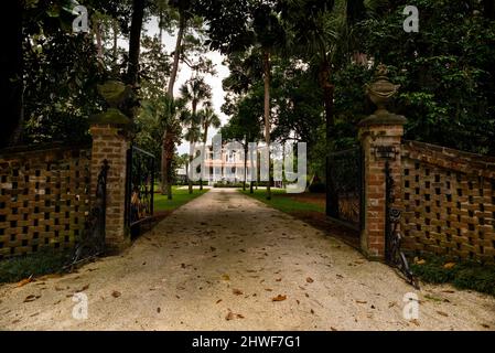 Architettura in stile Low Country sul fiume Vernon a Savannah, Georgia. Foto Stock