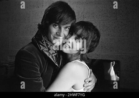 L'attrice una Stubbs e suo marito Nicky Henson stanno apparendo nel gioco "la tale del soldato" al Teatro giovane del Vic. 27th settembre 1970. Foto Stock