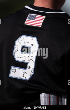 05 MARZO 2022: UCF indossava uniformi 'citronaut'. La University of Central Florida ha sconfitto l'Ole Miss Baseball 1-0 al John Euliano Park di Orlando, Florida. Foto di Billy Schuerman Foto Stock