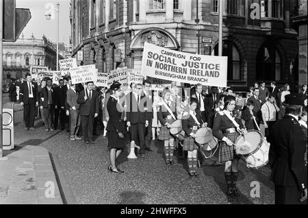 la marcia irlandese per i diritti civili a Victoria Square, Birmingham. 5th ottobre 1969. Foto Stock