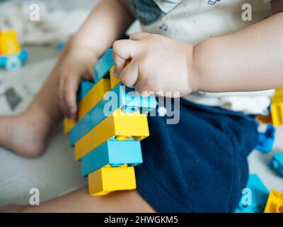 Una sposa Lego con fiori in seppia con cuore personalizzato bokeh di fondo  Foto stock - Alamy