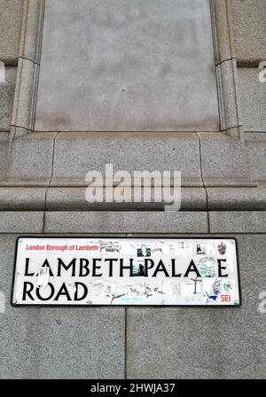 Segnaletica stradale per Lambeth Palace Road, Lambeth, SE1, Londra, Inghilterra.