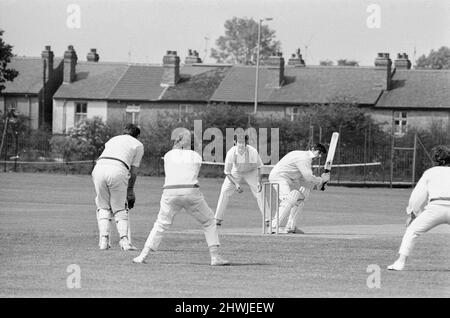 Standard v Alvis, Works League Cricket Match al campo di cricket standard. Corsia conciatori. Collina della piastrella, Coventry, Sabato 1st Luglio 1972. Foto Stock