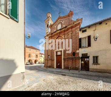 Fossano, Piemonte, Italia - 06 marzo 2022: Antica chiesa di San Giorgio (13th-18th sec.) in via Craveri, oggi sede della parrocchia ortodossa Foto Stock