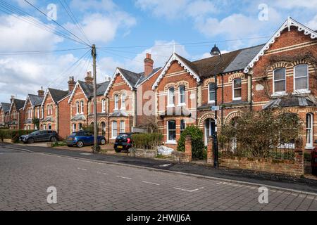 Case vittoriane semi-distaccate in Fairfields Road, Basingstoke, Hampshire, Inghilterra, Regno Unito Foto Stock