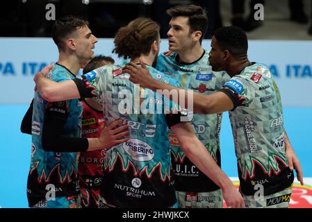 Unipol Arena, Bologna, Italia, marzo 06, 2022, Esultazione di Sir Safety Conad Perugia in finale - Sir Safety Conad Perugia vs ITAS Trentino - Italian Volley Men Cup Foto Stock