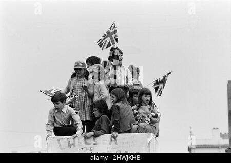 Un trionfante Chelsea FC, torna a casa dopo aver vinto la finale della Coppa delle Coppe europee del 1971 Replay 2-1 contro il Real Madrid nel Pireo, in Grecia. Foto durante la Victory Parade, Fulham, Londra, 22nd maggio 1971. Foto Stock