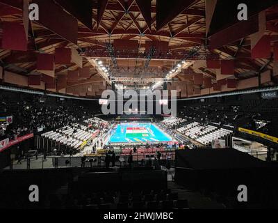 Bologna, Italia. 06th Mar 2022. Unipol Arena di Bologna. Durante la finale - Sir Safety Conad Perugia vs ITAS Trentino, Italian Volleyball Men Cup a Bologna, Italy, marzo 06 2022 Credit: Independent Photo Agency/Alamy Live News Foto Stock