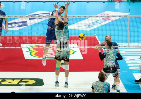 Unipol Arena, Bologna, Italia, marzo 06, 2022, Pipe di Marko Podrascanin - ITAS Trentino in finale - Sir Safety Conad Perugia vs ITAS Trentino - Italian Volley Men Cup Foto Stock