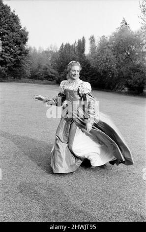 Le riprese di "Mary, Queen of Scots" sono iniziate presso gli Shepperton Studios. Vanessa Redgrave gioca il ruolo del titolo. 13th maggio 1971. Foto Stock