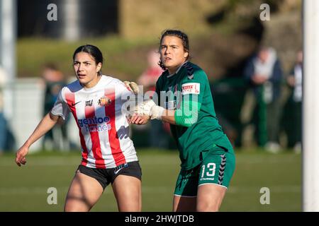 Hetton le Hole, Regno Unito. 06th Mar 2022. Maria Farrugia di Sunderland e Eartha Cumings durante la partita di football fa WSL 2 tra Sunderland e Charlton Richard Callis/SPP credito: SPP Sport Press Foto. /Alamy Live News Foto Stock