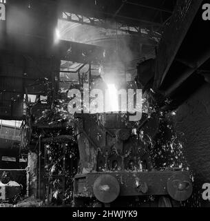 Lo stabilimento di altoforno di Skinningrove, che si chiuderà. 1971. Foto Stock