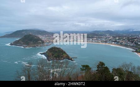Vista della baia di San Sebastian (Donostia) in Spagna Foto Stock