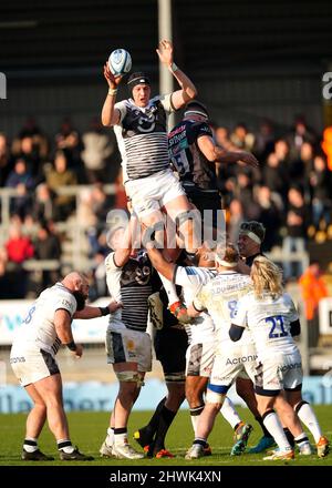 La JP Du Preez di sale Sharks vince un allineamento durante la partita Gallagher Premiership al Sandy Park, Exeter. Data foto: Domenica 6 marzo 2022. Foto Stock