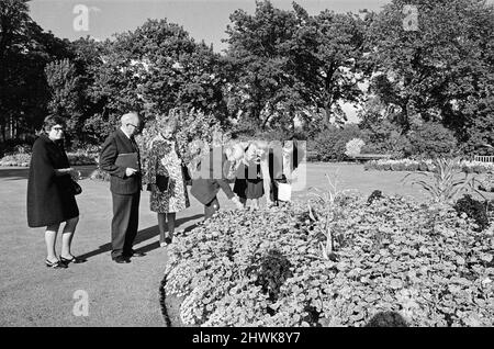 La Gran Bretagna in Bloom giudica a Middlesbrough. 1972. Foto Stock