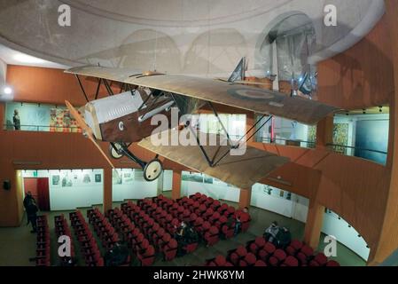 Gardone Riviera, Italia - marzo 5 2022 - Vittoriale degli Italiani, residenza del poeta italiano Gabriele D’Annunzio - il piano d’aviazione Ansaldo S.V.A. Foto Stock