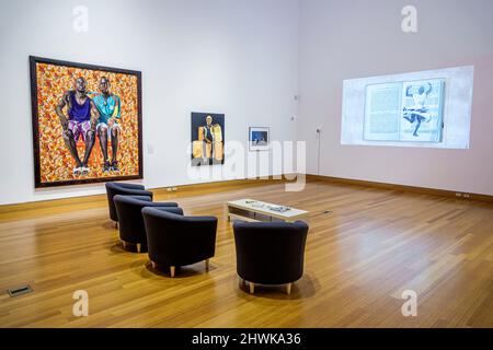 Harn Museum of Art, galleria d'arte, mostra dipinti interni Kehinde Wiley Dogon coppia all'interno della Gainesville Florida, Università della Florida, Samuel P. Foto Stock