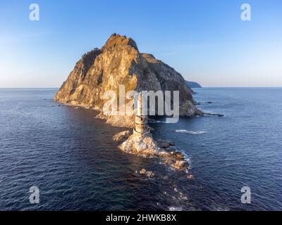 Vista aerea il faro abbandonato Aniva a Sakhalin Island, Russia. Foto Stock