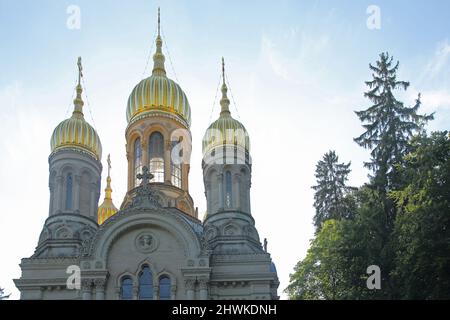 Torri di cipolla della Cappella russa, sul Neroberg, a Wiesbaden, Assia, Germania Foto Stock