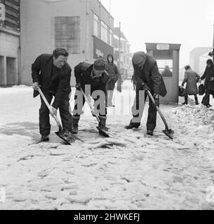 Marciapiedi ghiacciati a Middlesbrough. 1971. Foto Stock