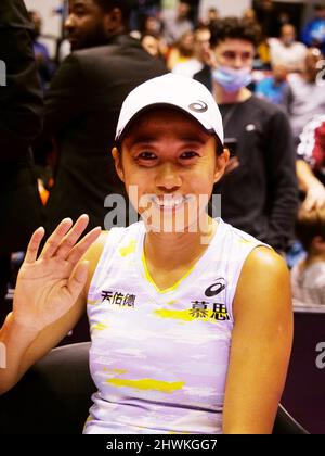 Lione, Francia. 06th Mar 2022. Zhang Shuai (CHN) festeggia dopo aver vinto contro Dayana Yastremska (UKR) durante la finale del torneo di tennis Open 6ème Sens, Métropole de Lyon 2022, WTA 250 il 6 marzo 2022 al Palais des Sports de Gerland di Lione, Francia - Foto Patrick Cannaux/DPPI Credit: DPPI Media/Alamy Live News Foto Stock