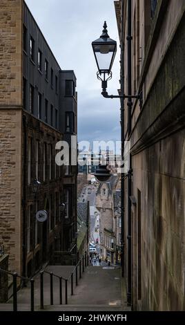 View Down Warriston's Close Alley, Edimburgo, Scozia, Regno Unito Foto Stock