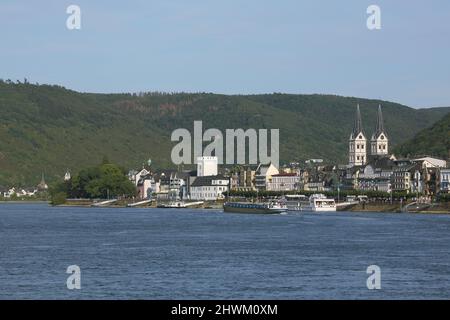 Vista di Boppard con il molo di navigazione sul Reno, Renania-Palatinato, Germania Foto Stock