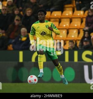 Norwich, Regno Unito. 06th Mar 2022. Jonathan Rowe di Norwich City in azione durante la partita della Premier League tra Norwich City e Brentford a Carrow Road, Norwich, Inghilterra, il 5 marzo 2022. Foto di Ken Sparks. Solo per uso editoriale, licenza richiesta per uso commerciale. Nessun utilizzo nelle scommesse, nei giochi o nelle pubblicazioni di un singolo club/campionato/giocatore. Credit: UK Sports Pics Ltd/Alamy Live News Foto Stock