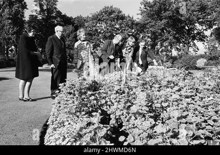 La Gran Bretagna in Bloom giudica a Middlesbrough. 1972. Foto Stock