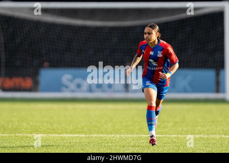 Bromley, Regno Unito. 06th Mar 2022. Siobhan Wilson (Palazzo di Cristallo del 14) è stato raffigurato durante la partita del campionato fa Womens tra Crystal Palace e Coventry United a Hayes Lane, Bromley, Inghilterra, il 6th 2022 marzo. Stephen Flynn/SPP Credit: SPP Sport Press Photo. /Alamy Live News Foto Stock