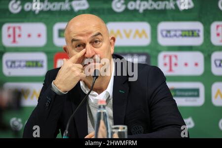 Budapest, Ungheria, 6 marzo: Stanislav Cherchesov di Ferencvarosi TC è intervistato durante una conferenza stampa dopo la partita Ungherese OTP Bank Liga tra Ferencvarosi TC e Kisvarda Master Good alla Groupama Arena il 6 marzo 2022 a Budapest, Ungheria. Credit: Alamy Live News/Gabriella Barbara Foto Stock