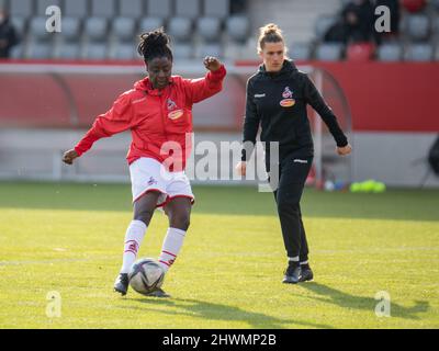 Eunice Beckmann (11 FC Köln) durante la partita di flyeralarm Frauen Bundesliga tra il Bayern Monaco e il 1. FC Colonia al Campus FC Bayern, Monaco. Foto Stock