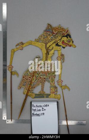 Shadow Puppet (Wayang Kulit) di Dursasana, dal set Kyai Drajat Foto Stock