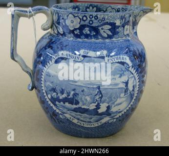 Caraffa con vista su “lo sbarco dei Padri a Plymouth”. Produttore: Enoch Wood and Sons, British, 1820–1846After probabile materiale fonte a) dipinto da: Michele Felice Cornè, americano, nato Italia, 1752–1845After probabile materiale fonte b) inciso dopo: John Warner Barber, americano, 1798–1885Engraver probabile materiale fonte c) inciso da: Samuel Hill, americano, attivo 1789–1803Honorand: John Carver, americano, ca. 1576–1621Honorand: William Bradford, americano, 1590–1657Honorand: Edward Winslow, americano, 1595–1655Honorand: William Brewster, Americano, 1567–1644Honorand: Myles sta Foto Stock