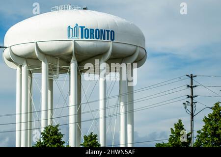 Toronto, Canada, luglio 2021 - una vista della Water Tower da 45 metri situata su Warden Avenue a Scarborough Foto Stock