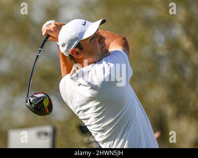 Orlando, Florida, Stati Uniti. 6th Mar 2022. Scottie Scheffler degli Stati Uniti sul tee 11th durante l'ultimo round dell'Arnold Palmer Invitational presentato da Mastercard tenuto all'Arnold Palmer's Bay Hill Club & Lodge di Orlando, Florida. Romeo T Guzman/CSM/Alamy Live News Foto Stock