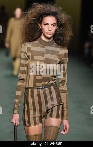 Parigi, Frankreich. 05th Mar 2022. HERMES Autunno/Inverno 2022-23 Runway durante la Paris Fashion Week - Parigi, Francia. 05/03/2022 Credit: dpa/Alamy Live News Foto Stock