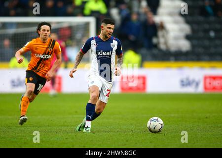 MKM Stadium, Hull, Inghilterra - 5th marzo 2022 Alex Mowatt (27) di West Bromwich - durante la partita Hull City contro West Bromwich Albion, EFL Championship 2021/22 MKM Stadium, Hull, Inghilterra - 5th marzo 2022 Credit: Arthur Haigh/WhiteRosePhotos/Alamy Live News Foto Stock