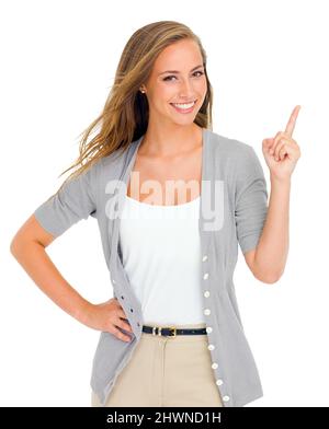 Shes un leader non un seguace. Ritratto di una bella giovane donna che punta al copyspace isolato su bianco. Foto Stock